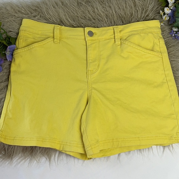 Calvin Klien Women’s Yellow Shorts Size W27 - Picture 12 of 12